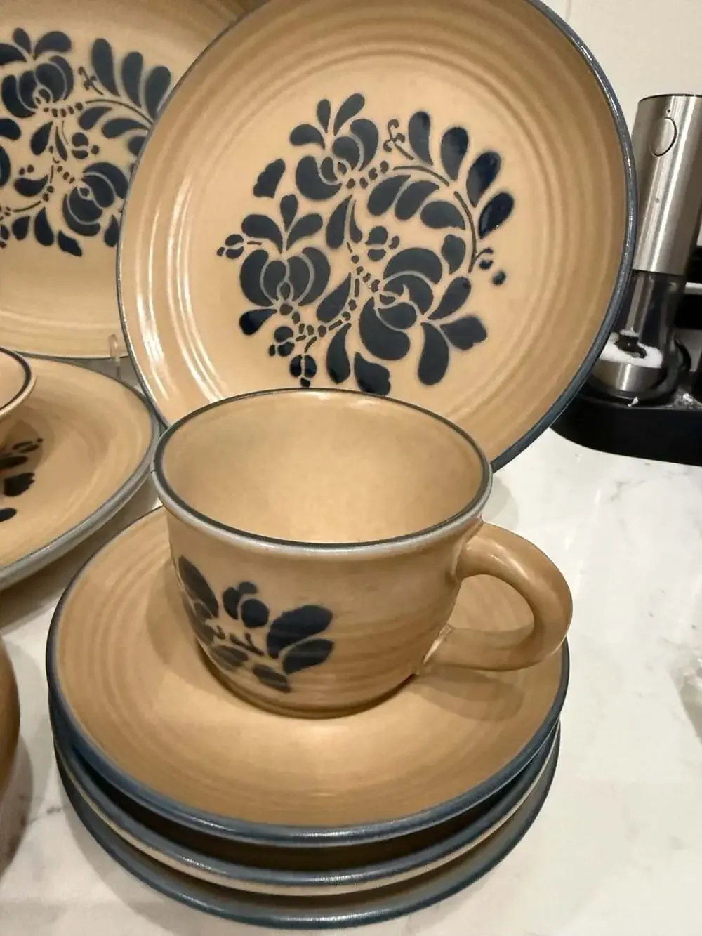 Pfaltzgraff Folk Art Stoneware 16-Piece Dinnerware Set Replacement